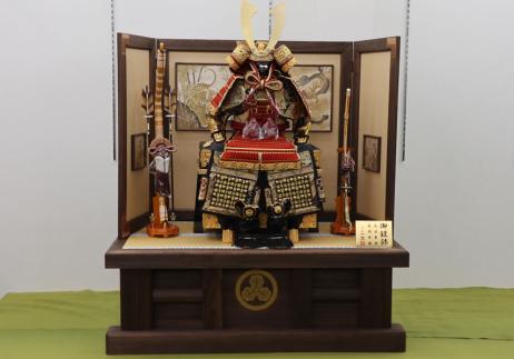 一龍作１２号大鎧家紋台一段飾り-1